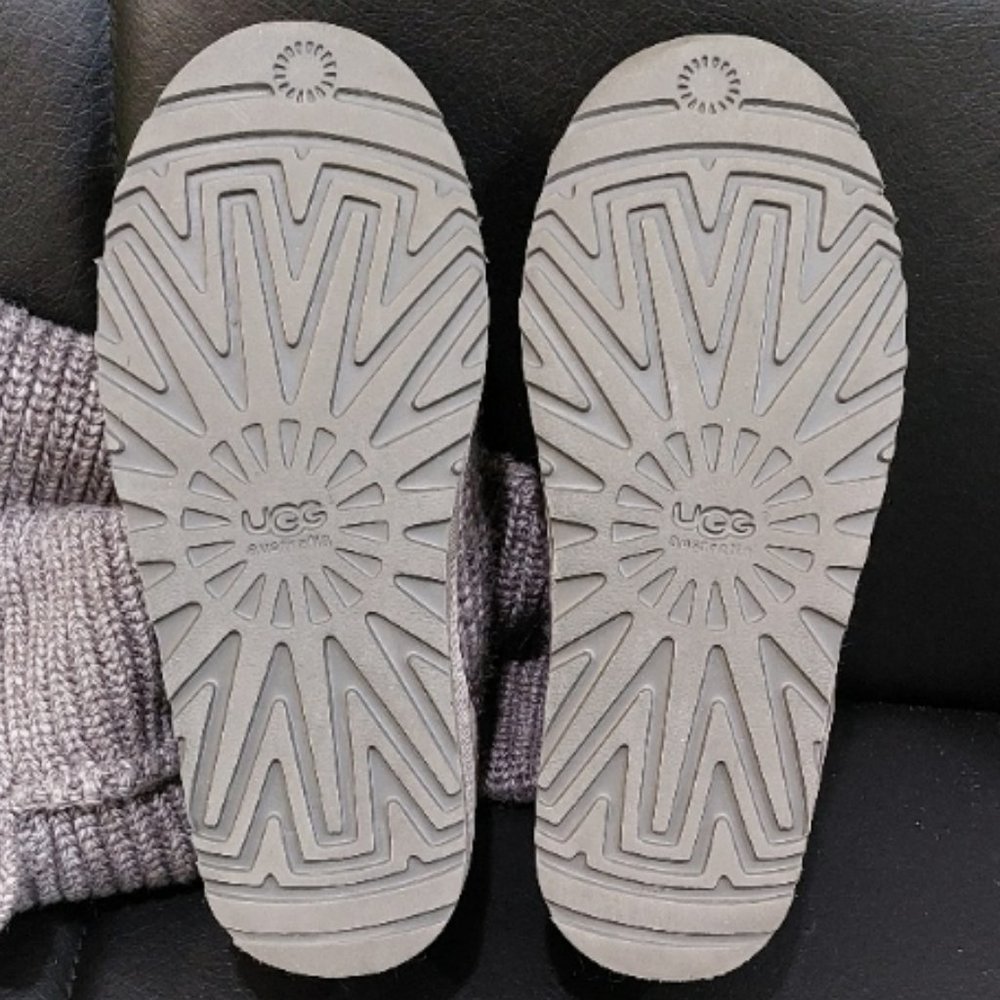💥HOT ITEM💥UGG Cardy Sheepskin Wool Treadlite Slouch Button Boot in Grey - Picture 11 of 16